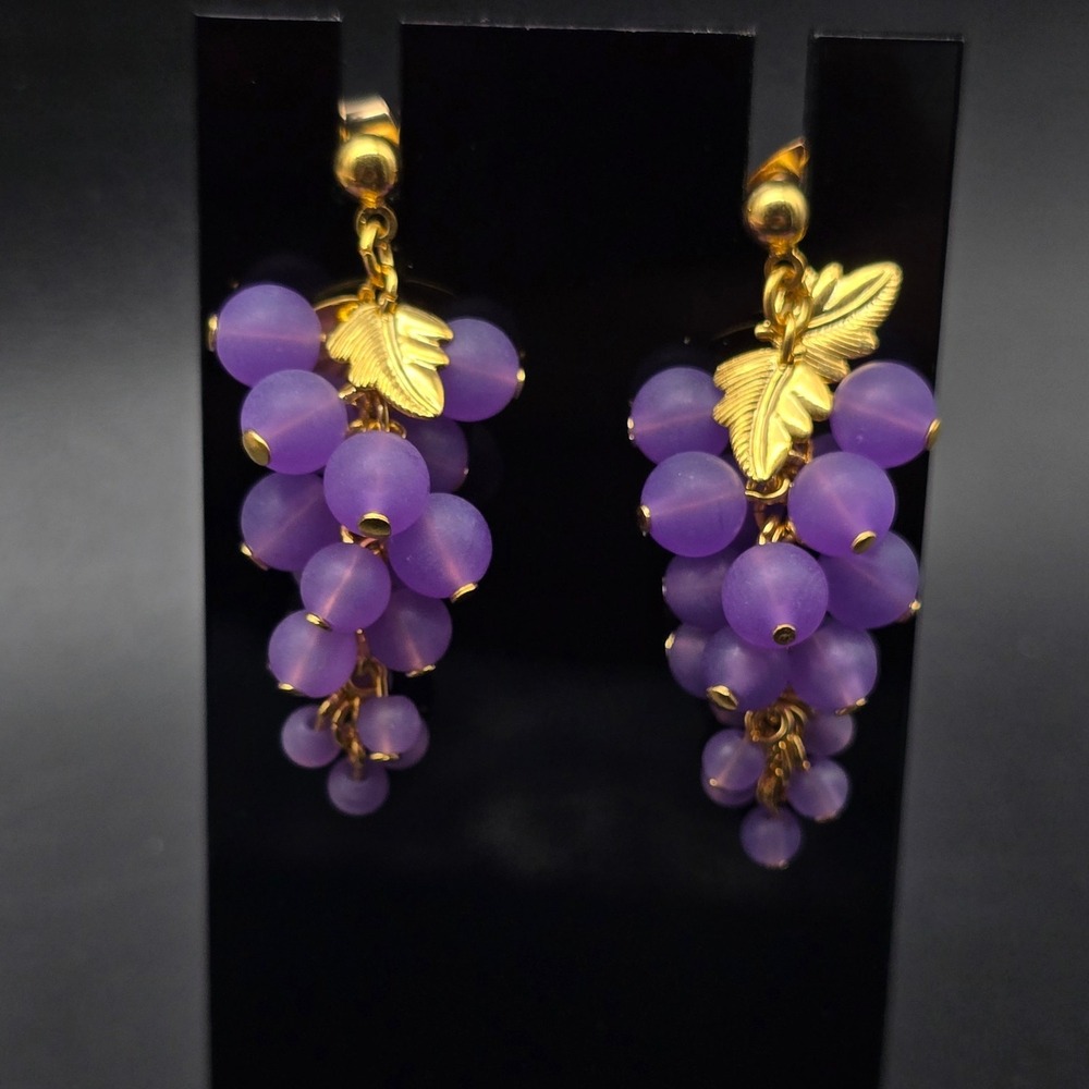 Avon 1991 Frosted Grape Earrings Dangle Drop Vintage Fruit Jewelry